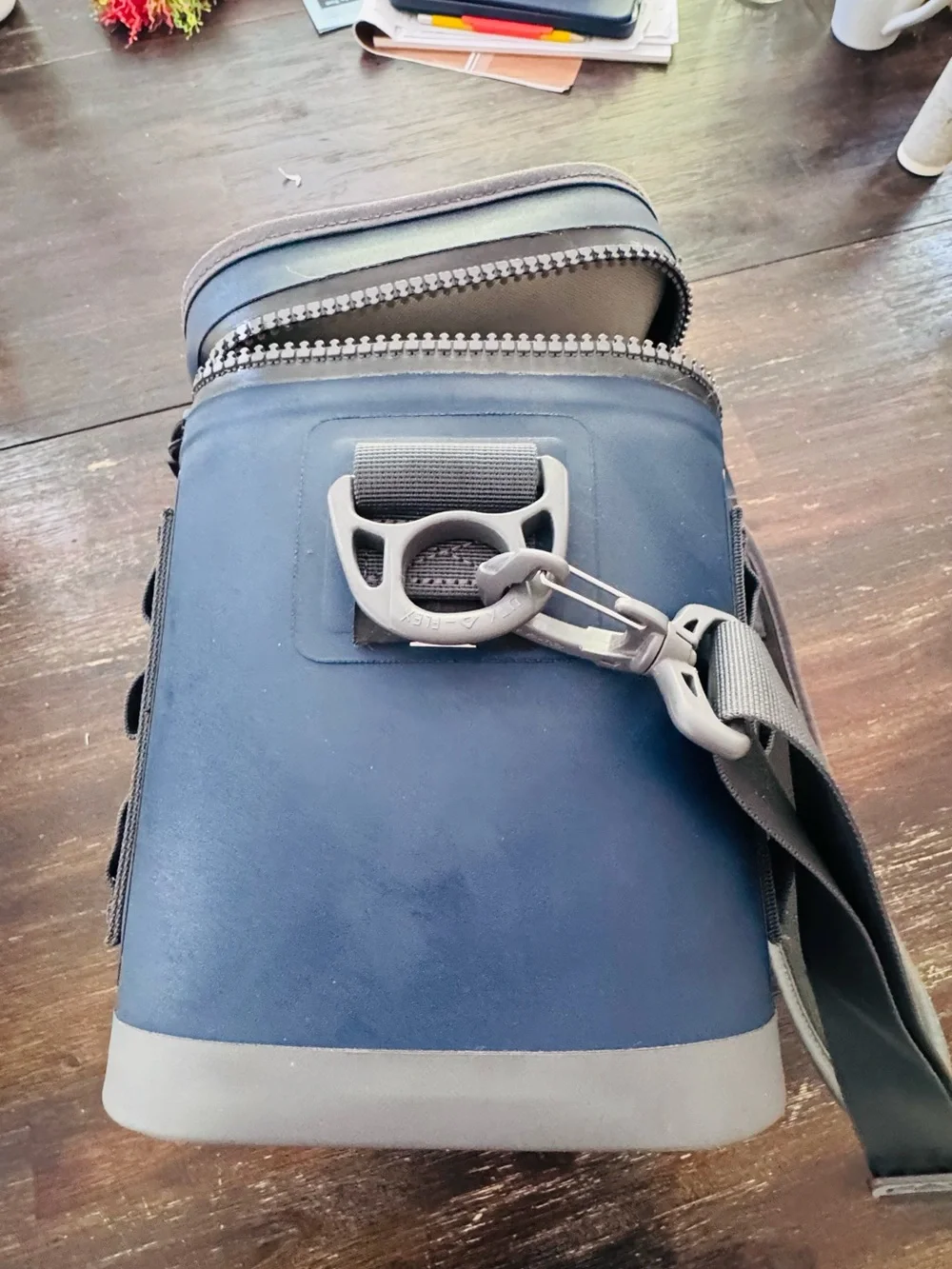 YETI Hopper Flip 8 Cooler - Navy Blue